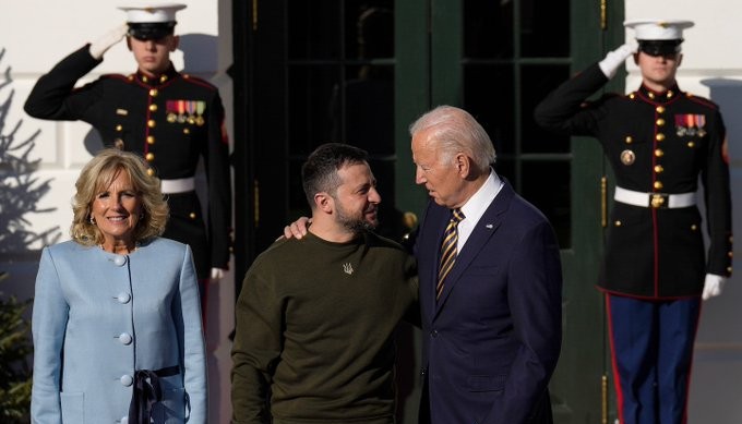 Ukraine’s president Zelenskyy visits Joe Biden at White House in first foreign trip since Russian invasion 300 days ago (video)