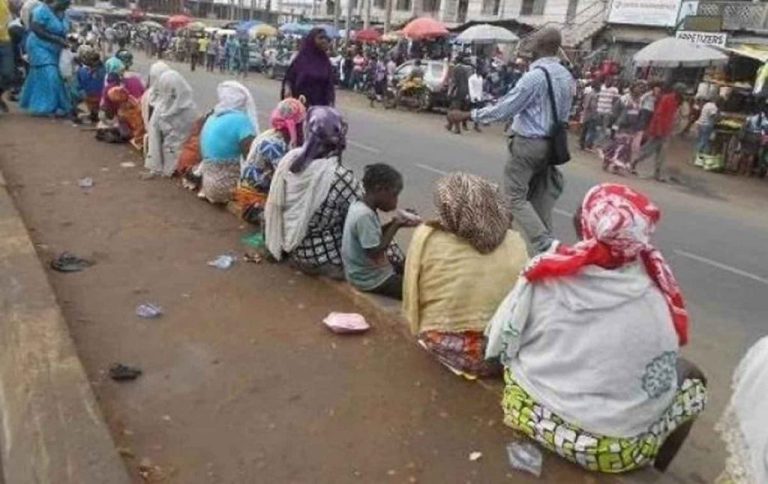 Drama as beggars reject old currency