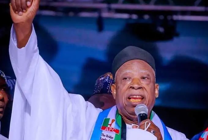 2023: APC Chairman, Adamu convenes emergency meeting with party governors