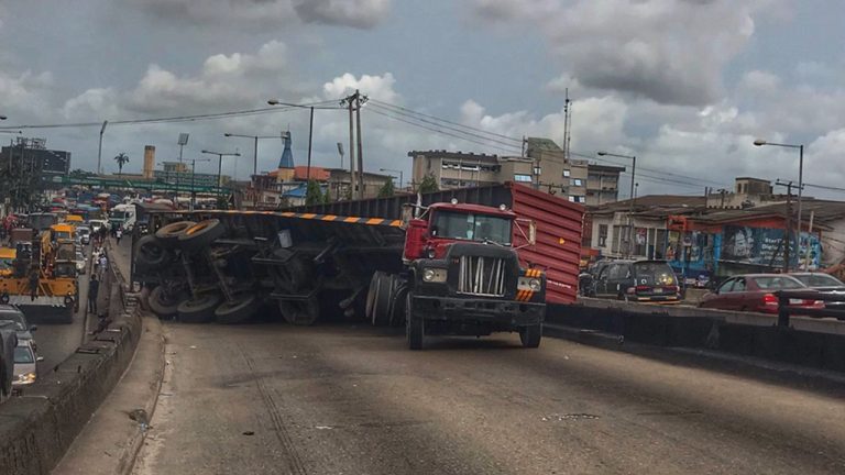Lagos government bans trucks on Dorman and Ojuelegba bridges