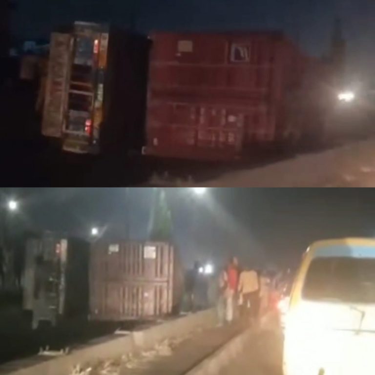 No life lost as another trailer and container falls at Ojuelegba (video)