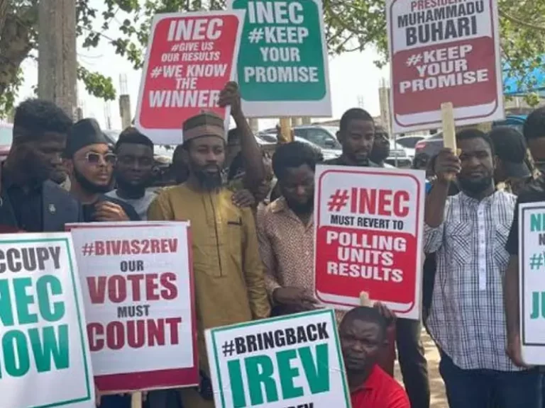 Nigerians stage protest in Abuja over last Saturday’s elections (videos)