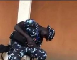 Guber Polls: Video of police officer sleeping on duty while manning a polling unit