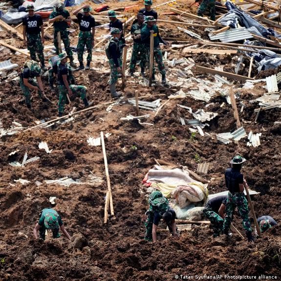 Indonesia Landslide Kills 15 with dozens feared missing