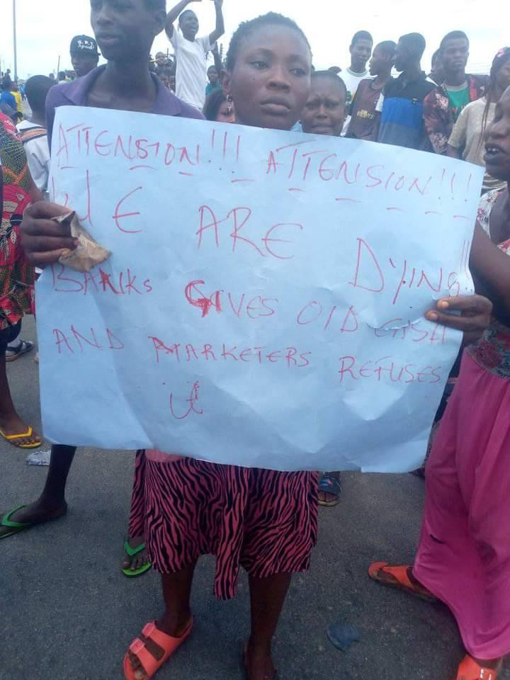 Bayelsa community protests over rejection of old N500, N1000 notes despite Supreme court ruling