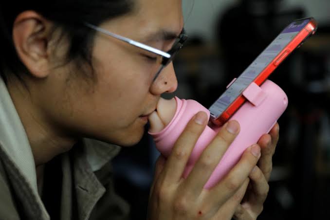 Chinese startup invents long-distance kissing machine to combat loneliness