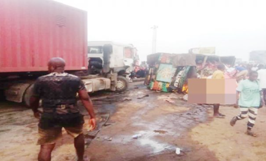 3 killed in Anambra as lorry crashes into tricycles while revenue agents were allegedly struggling for steering wheel with the lorry driver