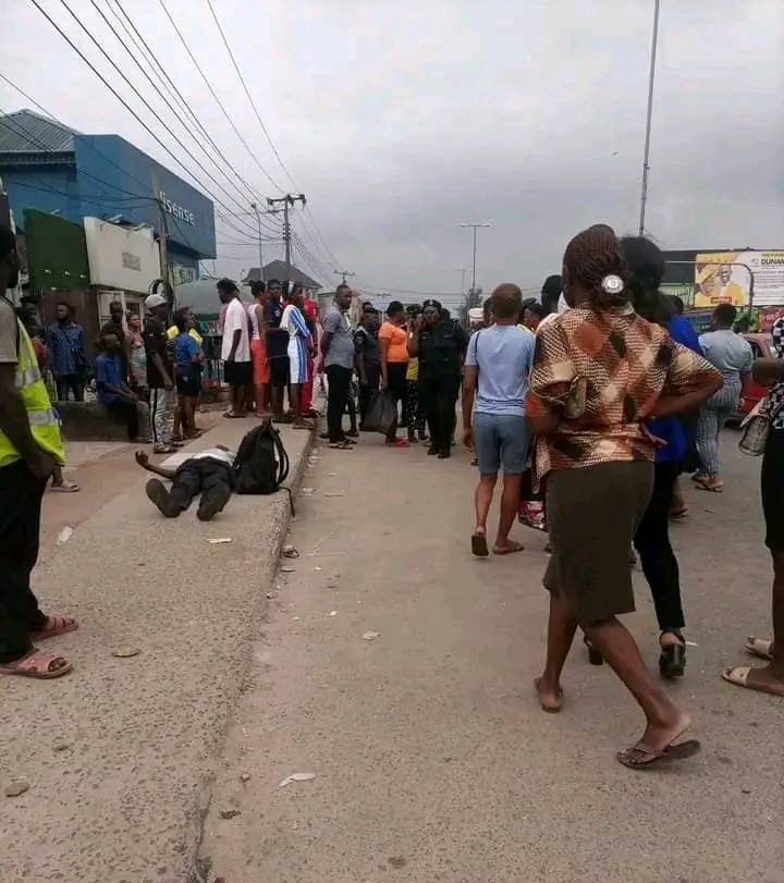Man slumps and dies by roadside in Port Harcourt