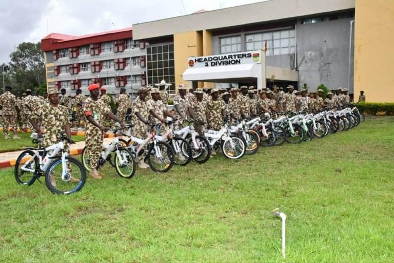 Nigerian army rewards soldiers with bicycles and cash for good conduct