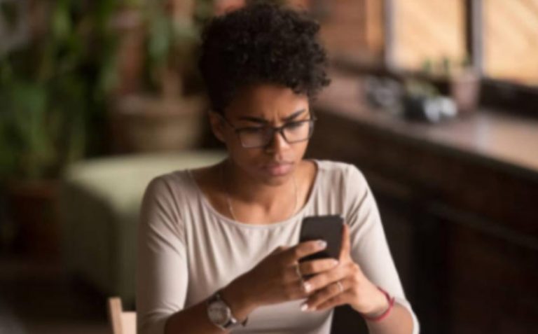 Smart woman updates hubby’s WhatsApp DP after realising he’s cheating with colleague