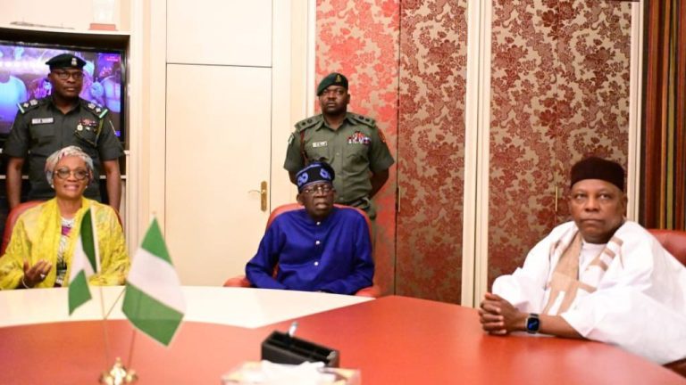 JUST IN: Tinubu meets NNPC chairman Kyari and CBN governor Emefiele as he resumes work at Aso Villa office (Video)