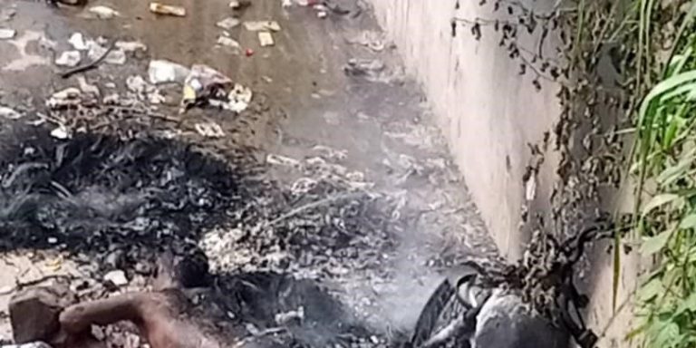 Mob burns two suspected motorcycle thieves in Ibadan