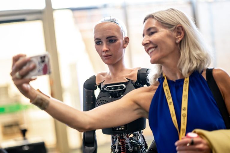 AI Robots tell United Nations Conference they could ‘Run The World better than humans’ (videos)