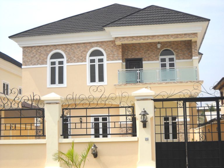 Landlord sells entire building, flees abroad after tenant pays N500k rent,