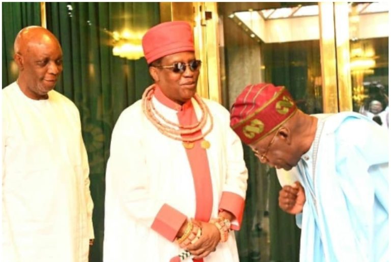 Reno Omokri shades a certain monarch from the South as he applauds President Tinubu for properly greeting the Oba of Benin