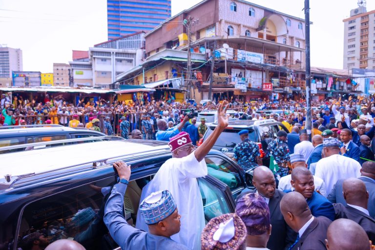 Lagosians file out enmass to welcome President Tinubu as he pays a visit to Oba of Lagos (photos/video)