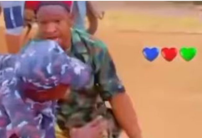 Soldier and police officer fight dirty in Ogun state (Video)