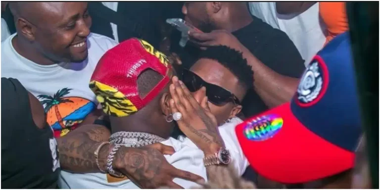 “The 2 greatest” – Reactions as an old video of Davido and Wizkid hugging each other tightly pops up (Watch)