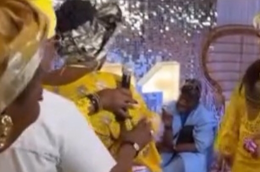 61-year-old Nigerian woman over the moon as she gets proposed to by her boyfriend in adorable way (Video)