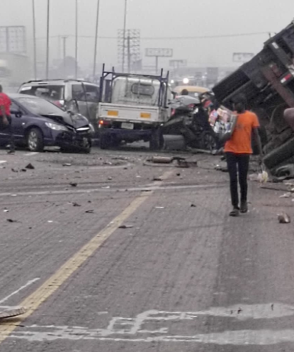 Many injured as multiple vehicles collide with truck on Lagos-Ibadan Expressway (video)