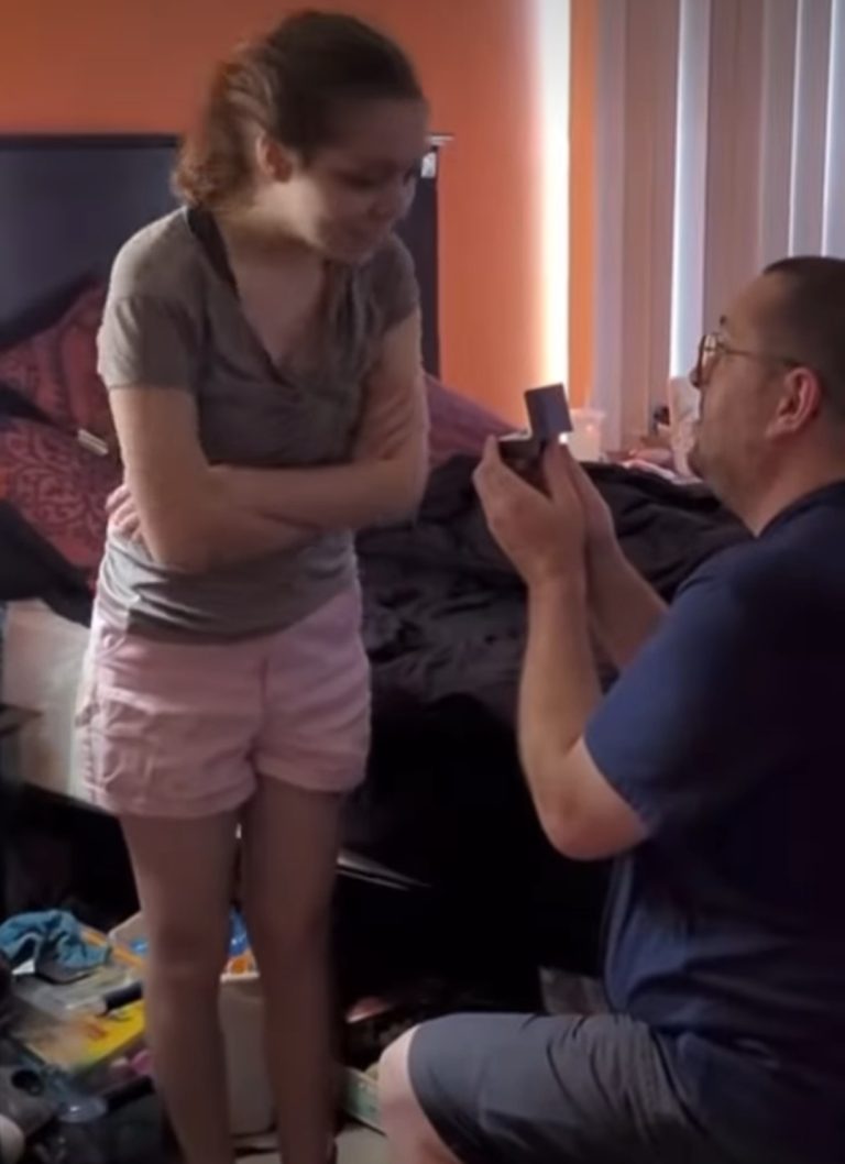 Dad goes on one knee and proposes to 20-year-old daughter with purity ring (video)