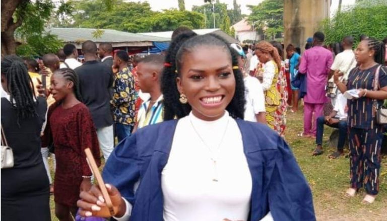 “Happy matriskulation to me and my cos meat” – Lady breaks the internet as she celebrates matriculation with improper English