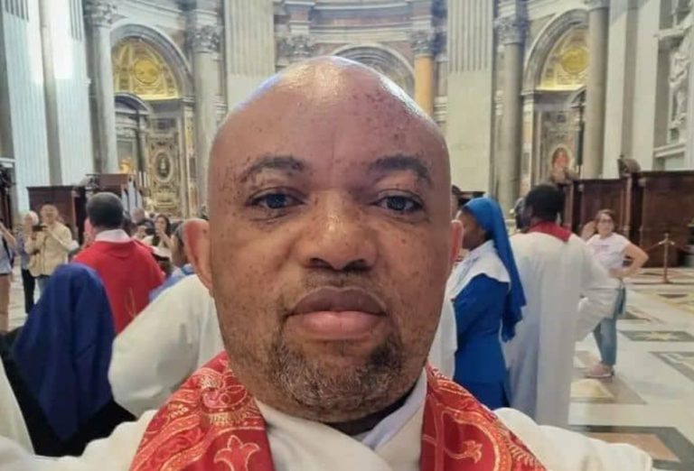 “The purpose of tithe is to make sure that the poor are not left hungry” – Nigerian Catholic priest knocks Christians who pay tithe but can’t help the poor