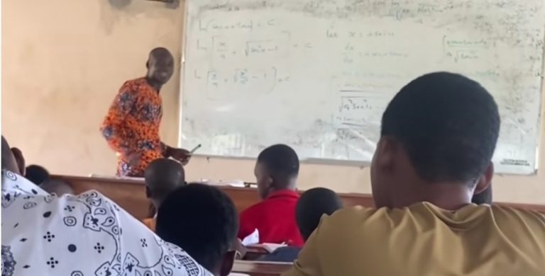 University student calls lecturer during math class to force him to end long lecture, video shocks internet