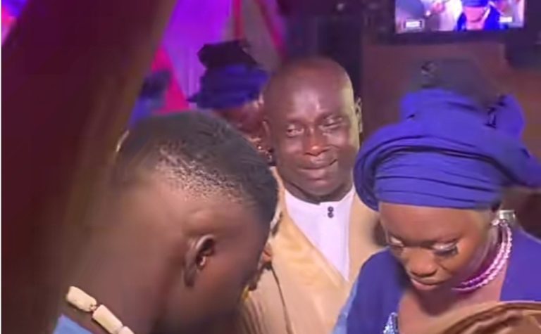 “Don’t let me regret it” – Father breaks down in tears while handing over daughter to groom, begs him not to make him regret it