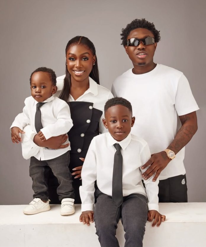 Zlatan Ibile and his beautiful family ❤️Follow @afrobiesmedia for more updates